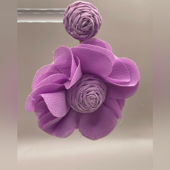 Purple raffia and chiffon fabric flower post dangle earrings. Pierced. Floral - Picture 4 of 6
